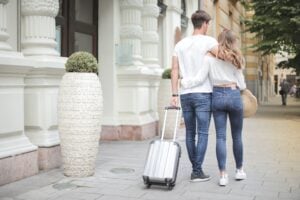 A couple walks to their destination, having recently used a credit card with lounge access